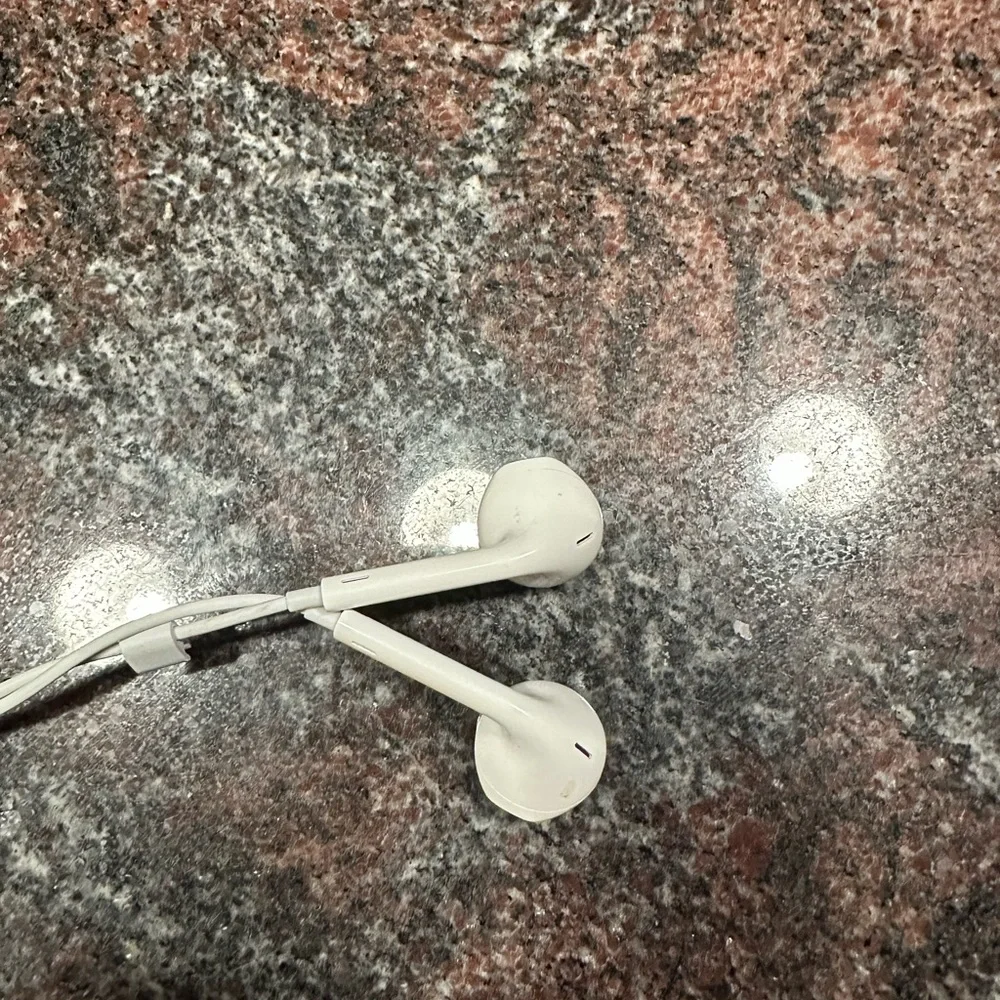 Apple EarPods 3.5mm Connection